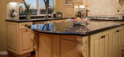 Pick the Perfect Center Island for Your Kitchen